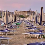 Lovely On The Coast Of Apartamento