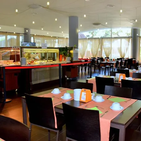 Lovely On The Coast Of Μπιμπιόνε